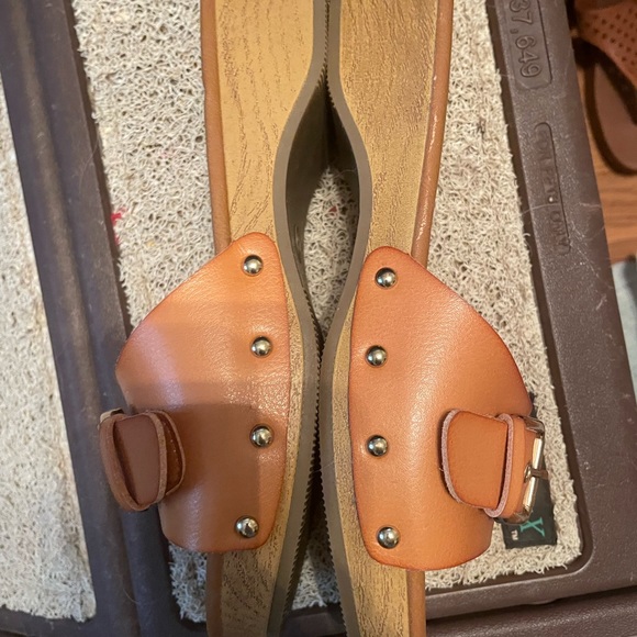 Adorable Sandals - Picture 4 of 6